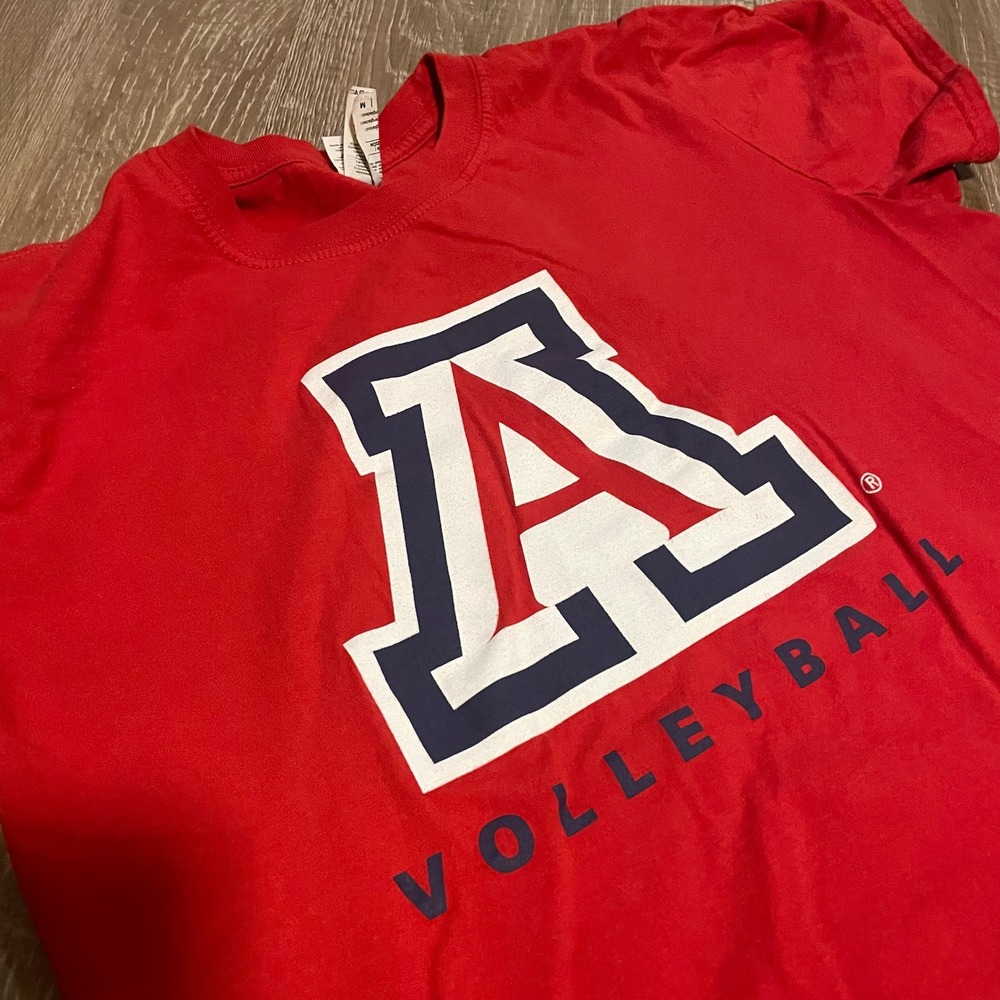 Arizona Wildcats Volleyball Mens T-Shirt Size M Red Cotton NCAA Graphic Gildan